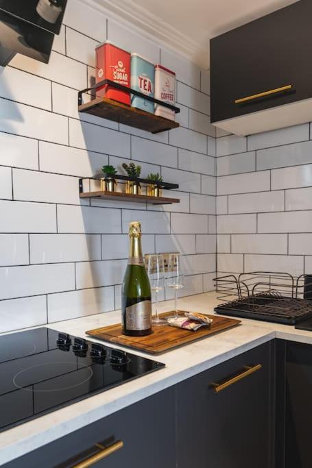 Апартаменты The West End Loft - 5* Retreat - Private Parking! Глазго Экстерьер фото