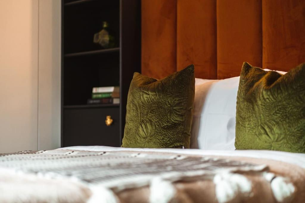 Апартаменты The West End Loft - 5* Retreat - Private Parking! Глазго Экстерьер фото