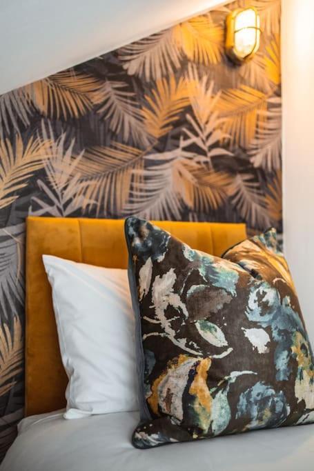 Апартаменты The West End Loft - 5* Retreat - Private Parking! Глазго Экстерьер фото